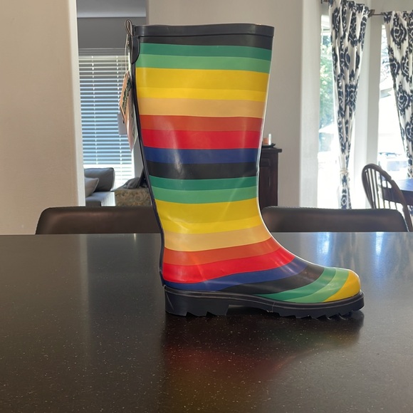 Brand new rain boots with tag. - Picture 2 of 7